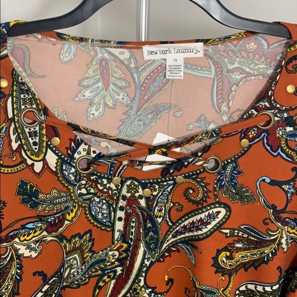 LAST ONE AVAILABLE - New Plus Size Women's Handkerchief Paisley Top Size 1X - Picture 3 of 11